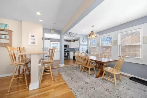 Dining - 181 Atlantic Ave, Hull, MA 02045 photo 1 of 4