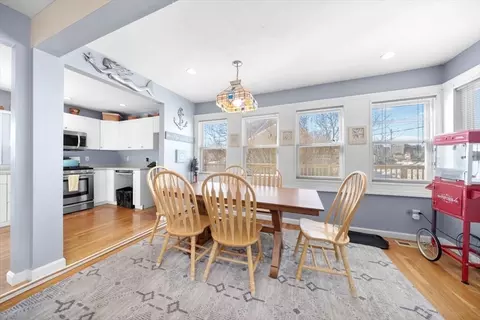 Dining - 181 Atlantic Ave, Hull, MA 02045 photo 2 of 4