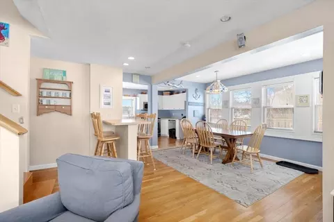 Dining - 181 Atlantic Ave, Hull, MA 02045 photo 3 of 4