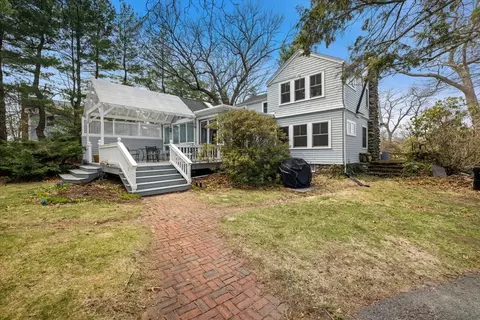 207 Pleasant St, Milton, MA 02186
