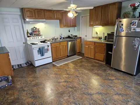 Kitchen - 7 Union Ct, Easthampton, MA 01027 photo 2 of 3