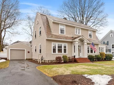 17 Carisbrooke St, Andover, MA 01810