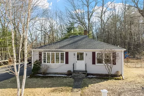 17 Siani Rd, Rochdale, MA 01542