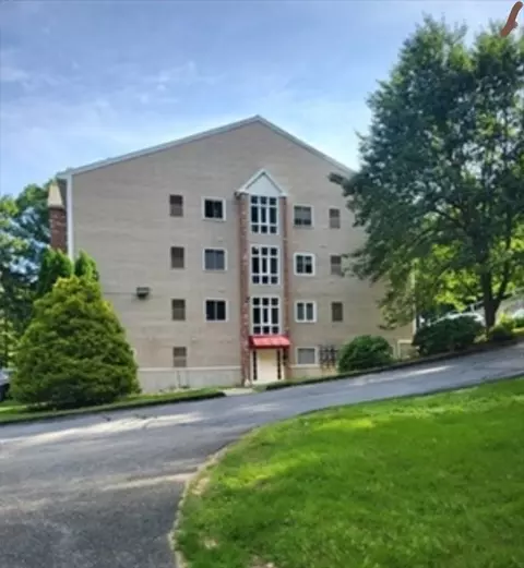 44 Maria Ave #101, Southbridge, MA 01550