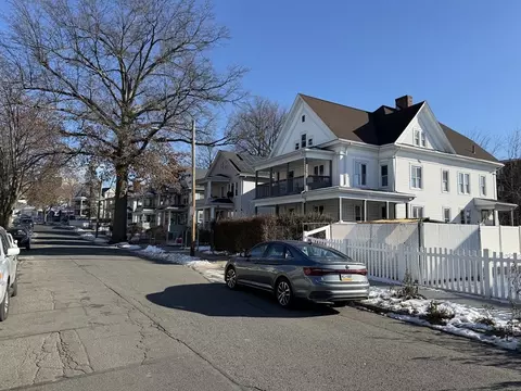 21 Merwin St, Springfield, MA 01107 photo 3