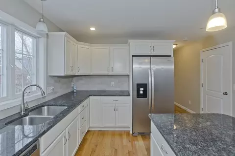 239 Gresham St, Springfield, MA 01119 photo 9