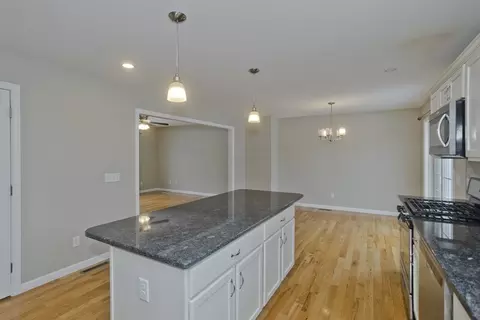 239 Gresham St, Springfield, MA 01119 photo 12