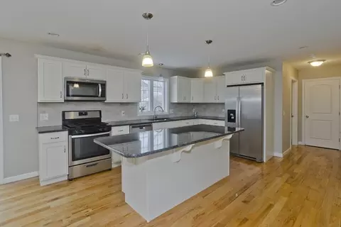 239 Gresham St, Springfield, MA 01119 photo 5