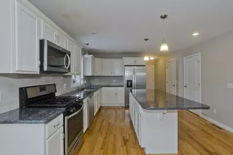 239 Gresham St, Springfield, MA 01119 photo 8
