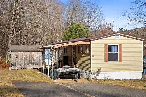 21 Ash Ln, Wales, MA 01081