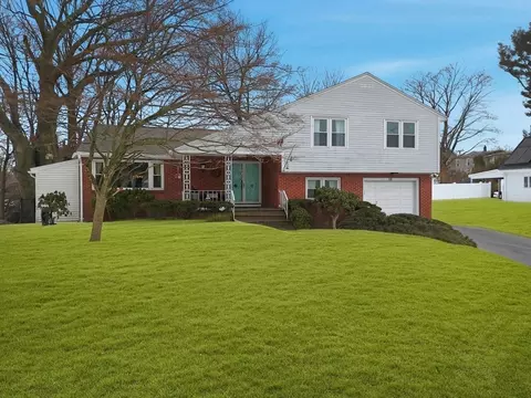 14 Emmons St, Milford, MA 01757