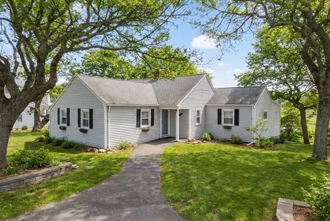 345 Quaker Rd, Falmouth, MA 02556