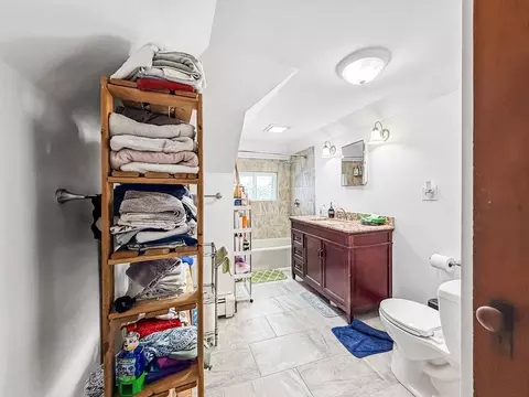 Bath - 19 Moore St, Winthrop, MA 02152 photo 2 of 4
