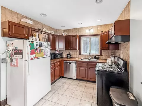 Kitchen - 19 Moore St, Winthrop, MA 02152 photo 4 of 6
