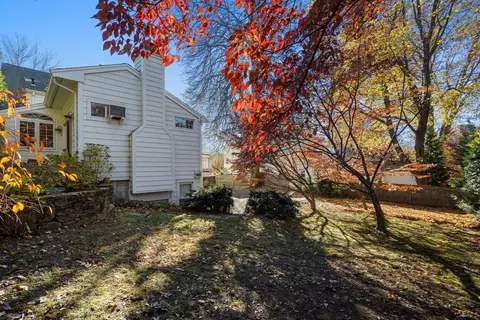 401 Clinton Rd, Brookline, MA 02445 photo 28