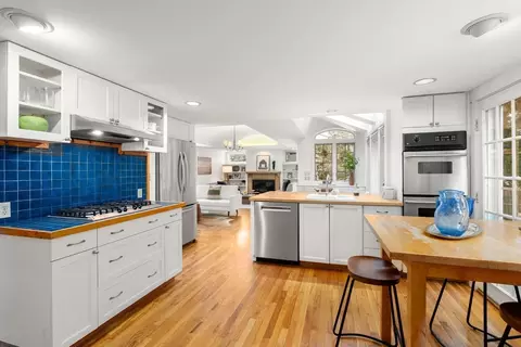 401 Clinton Rd, Brookline, MA 02445 photo 8