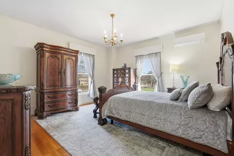 Bedroom - 270 Maple St, Springfield, MA 01105 photo 4 of 7