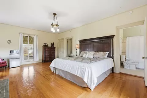 Bedroom - 270 Maple St, Springfield, MA 01105 photo 1 of 7