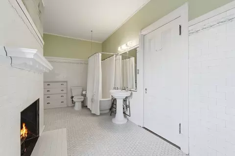 Bath - 270 Maple St, Springfield, MA 01105 photo 2 of 3