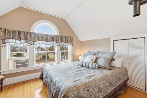 Bedroom - 270 Maple St, Springfield, MA 01105 photo 7 of 7