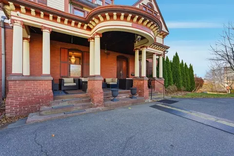 Exterior - 270 Maple St, Springfield, MA 01105 photo 2 of 6