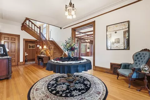 Entry Way - 270 Maple St, Springfield, MA 01105 photo 3 of 6