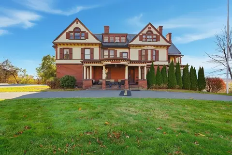 Exterior - 270 Maple St, Springfield, MA 01105 photo 1 of 6