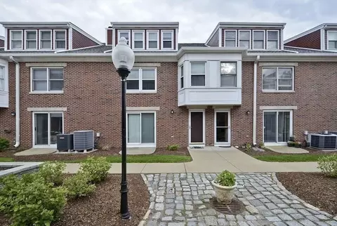 142 Quincy Shore Dr #142, Quincy, MA 02171
