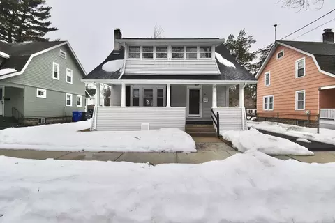 Exterior - 34 Castle St, Springfield, MA 01118 photo 3 of 7