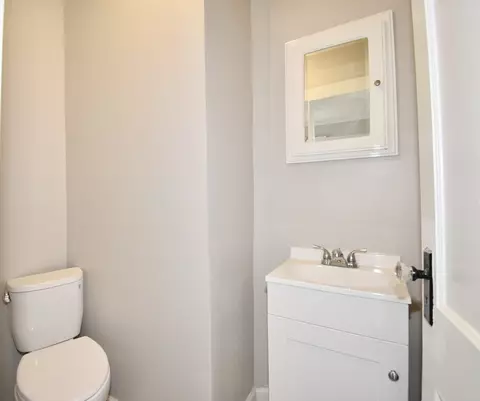 Bath - 34 Castle St, Springfield, MA 01118 photo 1 of 2