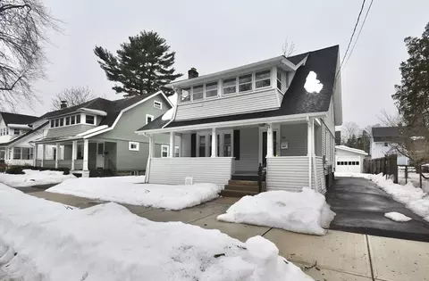 34 Castle St, Springfield, MA 01118