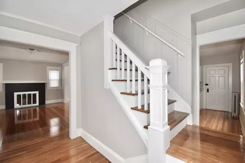 Entry Way - 34 Castle St, Springfield, MA 01118 photo 2 of 5