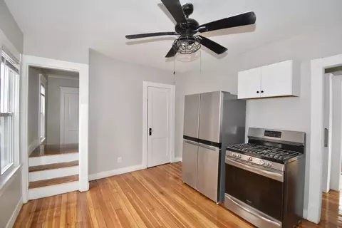 Entry Way - 34 Castle St, Springfield, MA 01118 photo 4 of 5