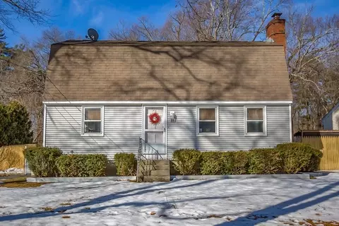 88 Senator St, Springfield, MA 01129