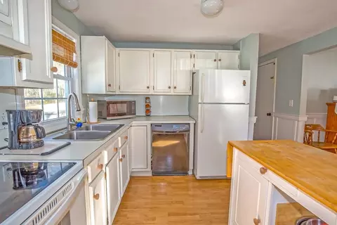 88 Senator St, Springfield, MA 01129 photo 4