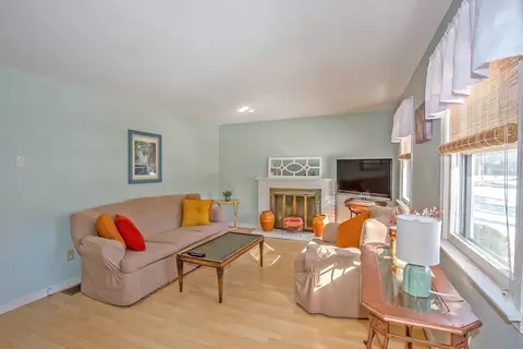 88 Senator St, Springfield, MA 01129 photo 10