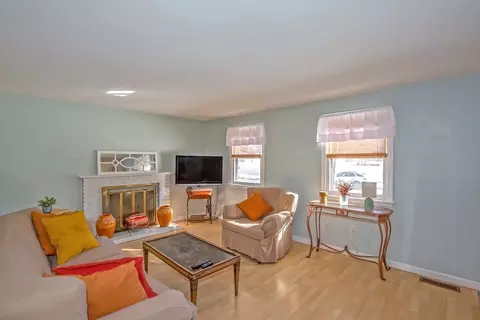 88 Senator St, Springfield, MA 01129 photo 12