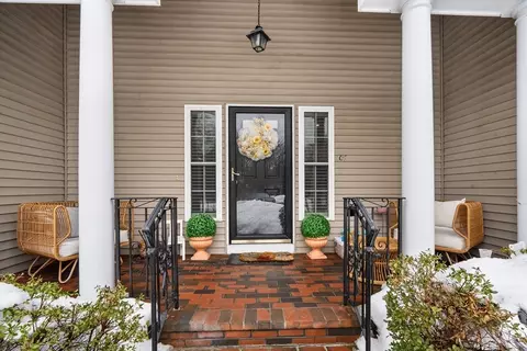 107 Meadow Ln #107, Randolph, MA 02368