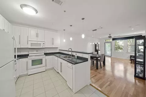 1-205 Harvest Dr #205, North Andover, MA 01845