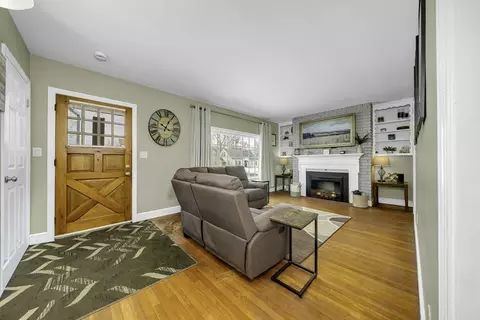 6 Grant St, Danvers, MA 01923 photo 2