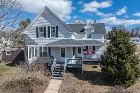 17 Cherry St, Baldwinville, MA 01436
