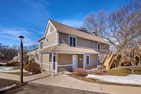 61 Abbey Memorial Dr #153, Chicopee, MA 01020
