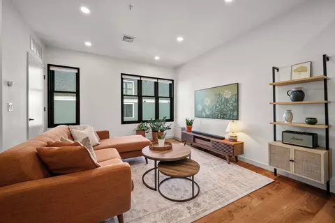 211 Condor St #7, Boston, MA 02128