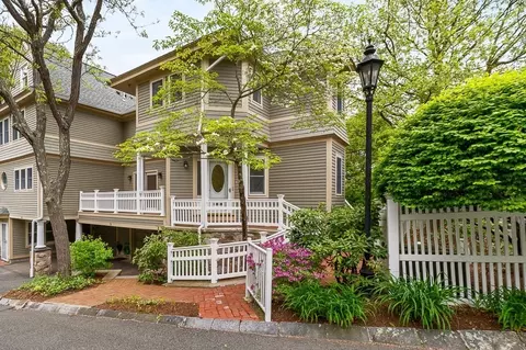 21 Pine St #5, Manchester, MA 01944
