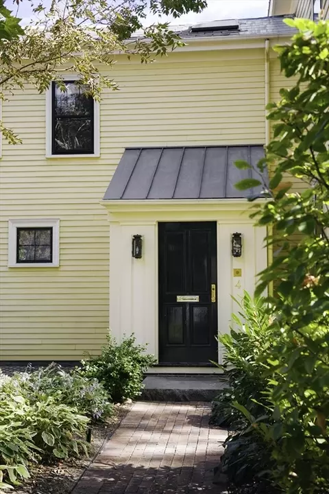 4 Craigie St #2, Cambridge, MA 02138
