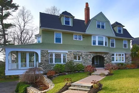 460 Heath St, Chestnut Hill, MA 02467