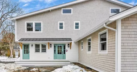 531 Menauhant Rd, Falmouth, MA 02536