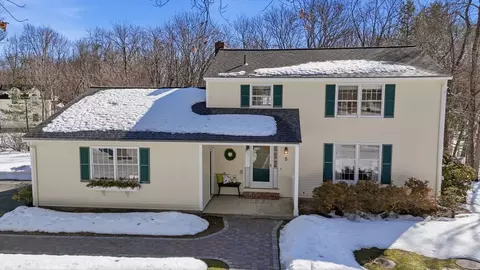 5 Kirsi Cir, Westford, MA 01886
