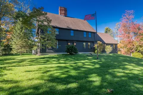 10 Sycamore Parc, South Hadley, MA 01075