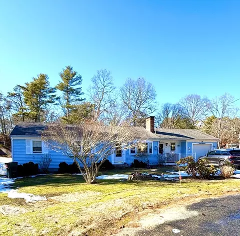 31 Galahad Cir, Osterville, MA 02655